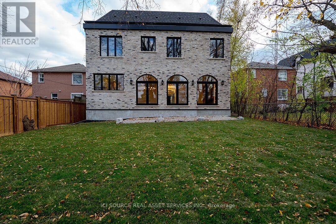 38 Ridgevale Drive, Toronto, ON - Outdoor