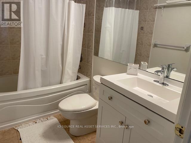519 - 15 Northtown Way, Toronto, ON - Indoor Photo Showing Bathroom