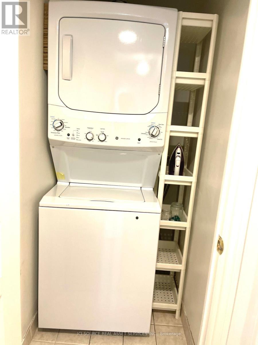 519 - 15 Northtown Way, Toronto, ON - Indoor Photo Showing Laundry Room