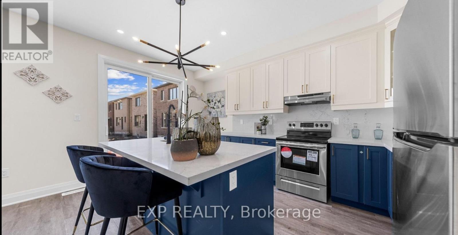 3307 Thunderbird Promenade, Pickering, ON - Indoor Photo Showing Kitchen With Upgraded Kitchen