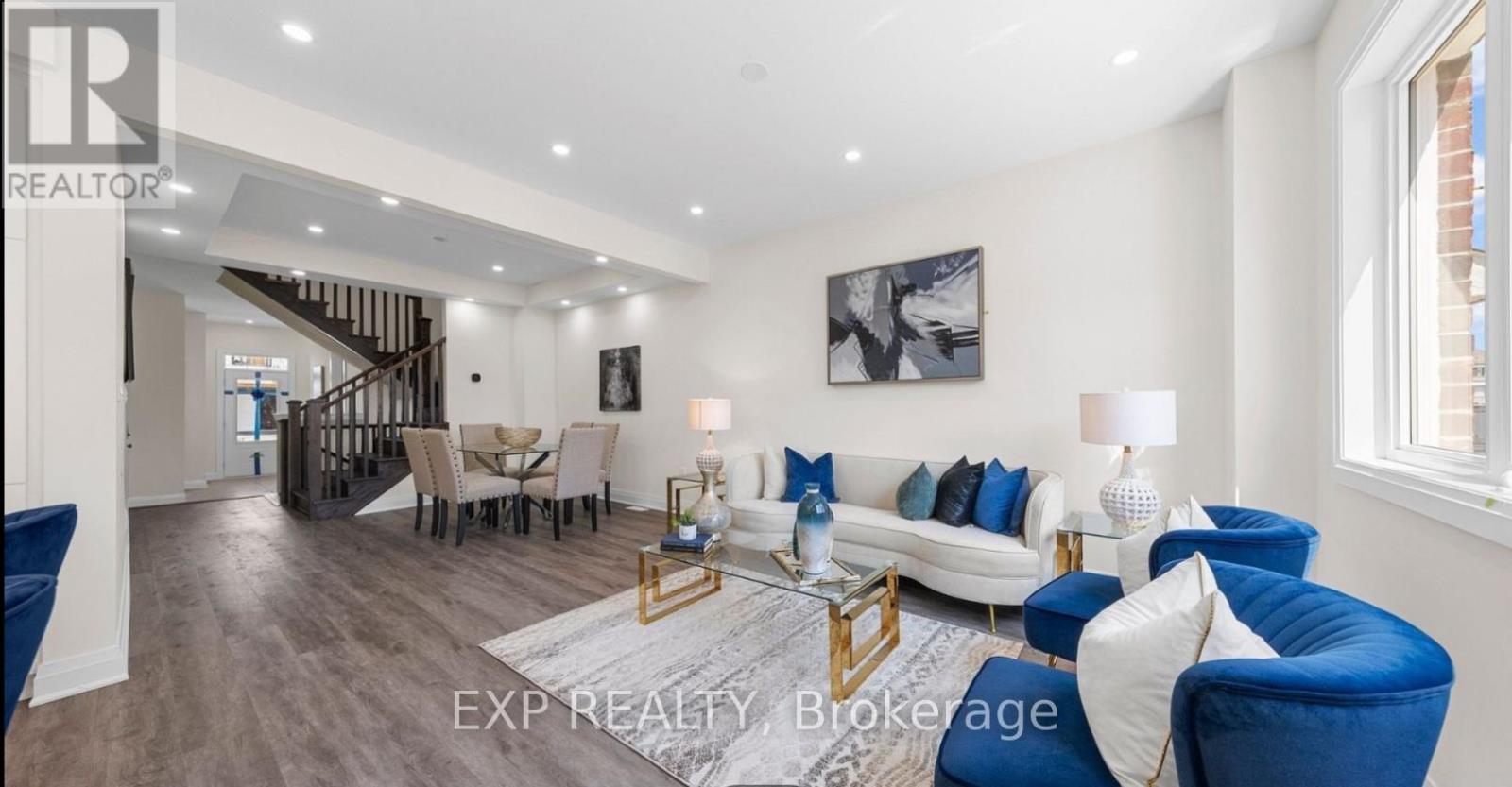 3307 Thunderbird Promenade, Pickering, ON - Indoor Photo Showing Living Room
