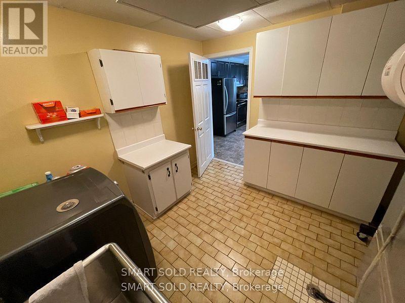 1575 Corkstone Glade, Mississauga, ON - Indoor Photo Showing Other Room