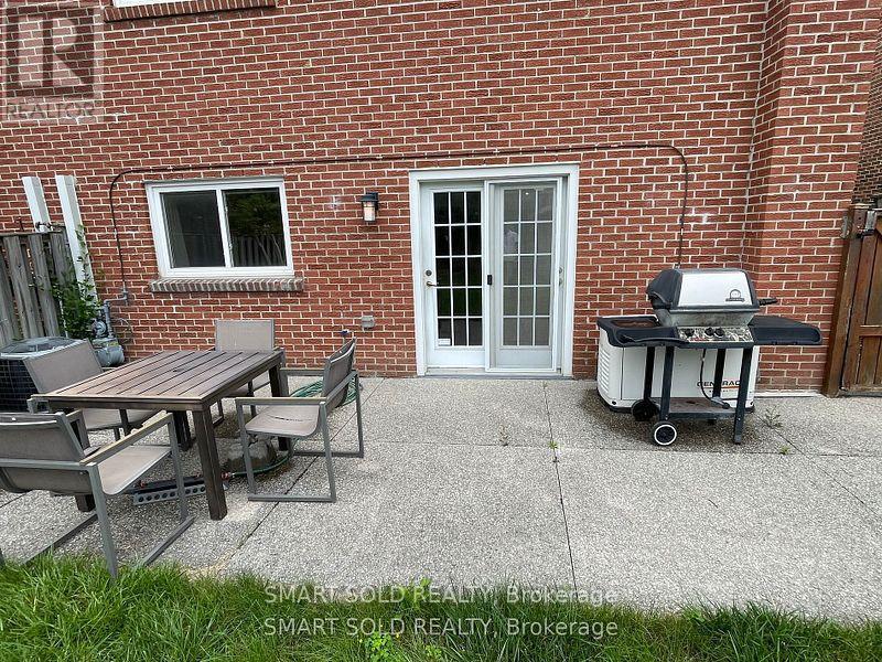 1575 Corkstone Glade, Mississauga, ON - Outdoor With Deck Patio Veranda With Exterior