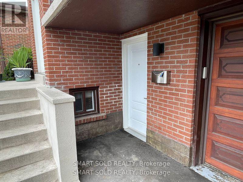 1575 Corkstone Glade, Mississauga, ON - Outdoor With Exterior