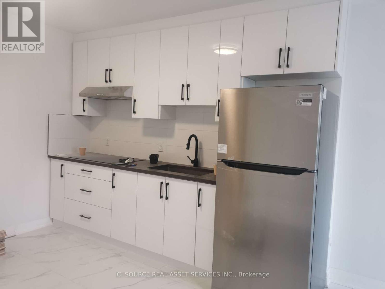 6 - 2135 Jane Street, Toronto, ON - Indoor Photo Showing Kitchen