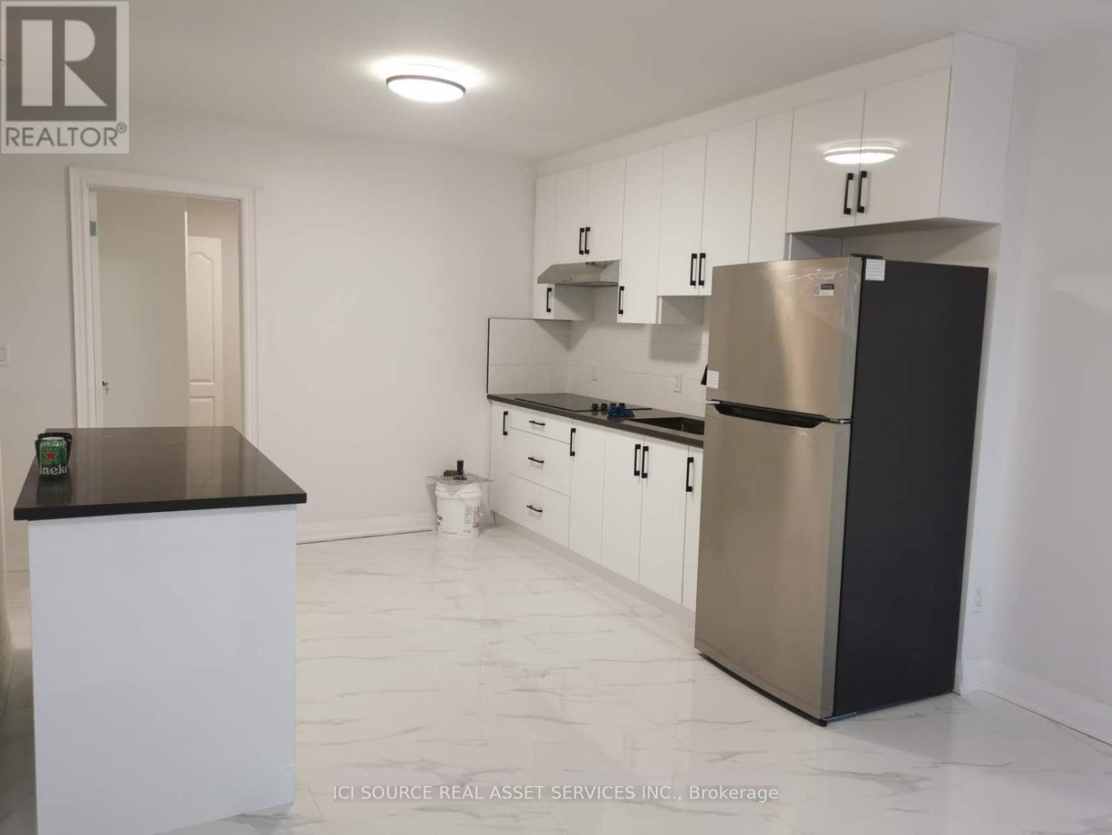 6 - 2135 Jane Street, Toronto, ON - Indoor Photo Showing Kitchen