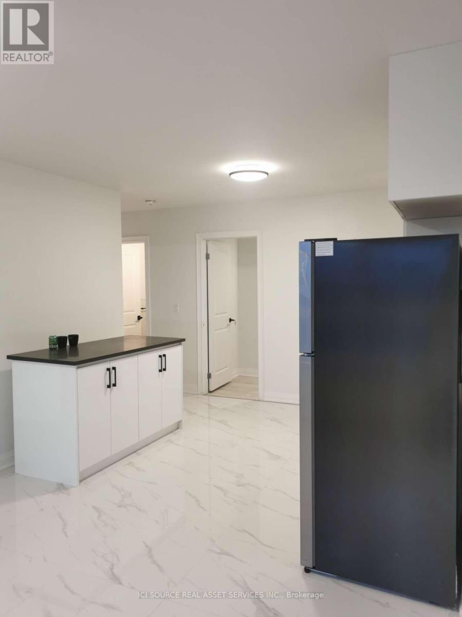 6 - 2135 Jane Street, Toronto, ON - Indoor Photo Showing Other Room