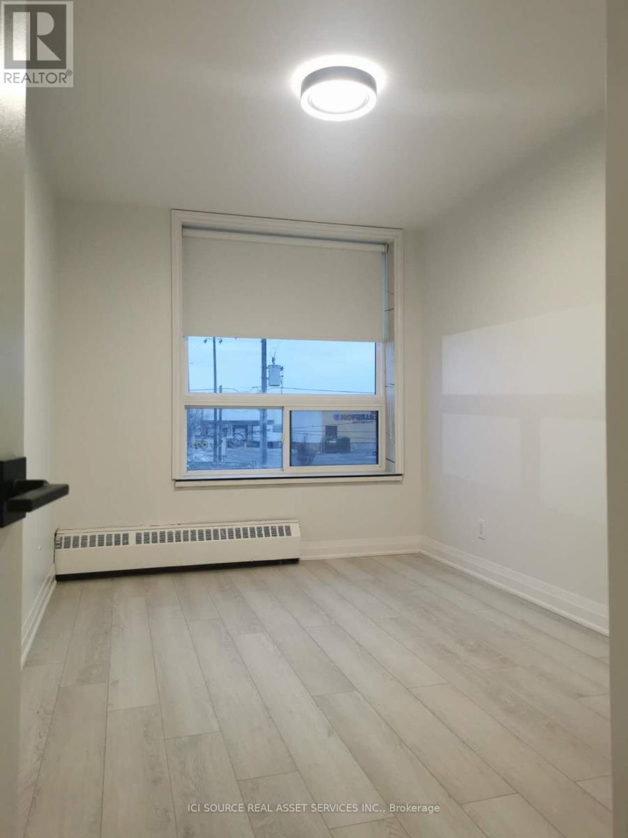 6 - 2135 Jane Street, Toronto, ON - Indoor Photo Showing Other Room