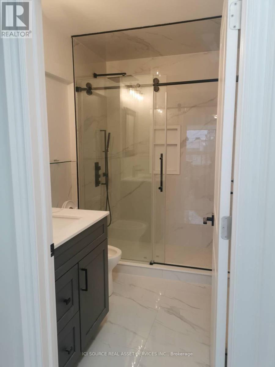 6 - 2135 Jane Street, Toronto, ON - Indoor Photo Showing Bathroom