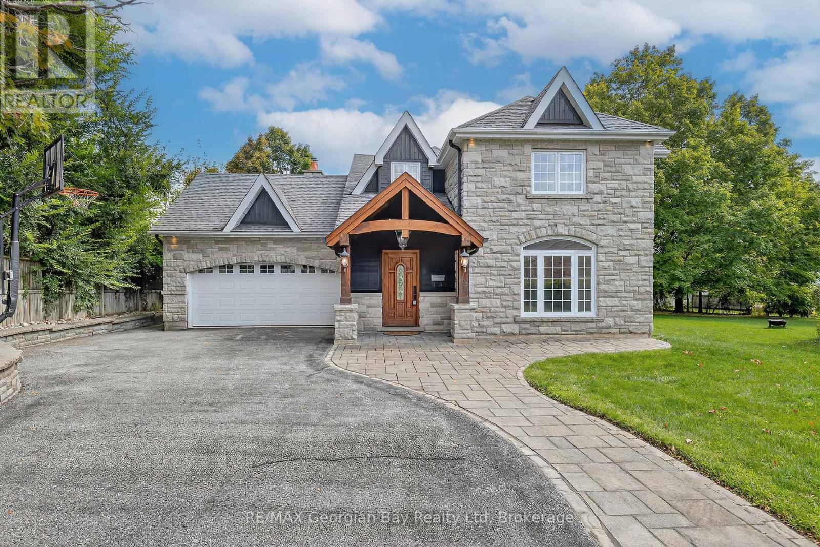 105 Duckworth Street, Barrie (Codrington), ON - Outdoor With Facade