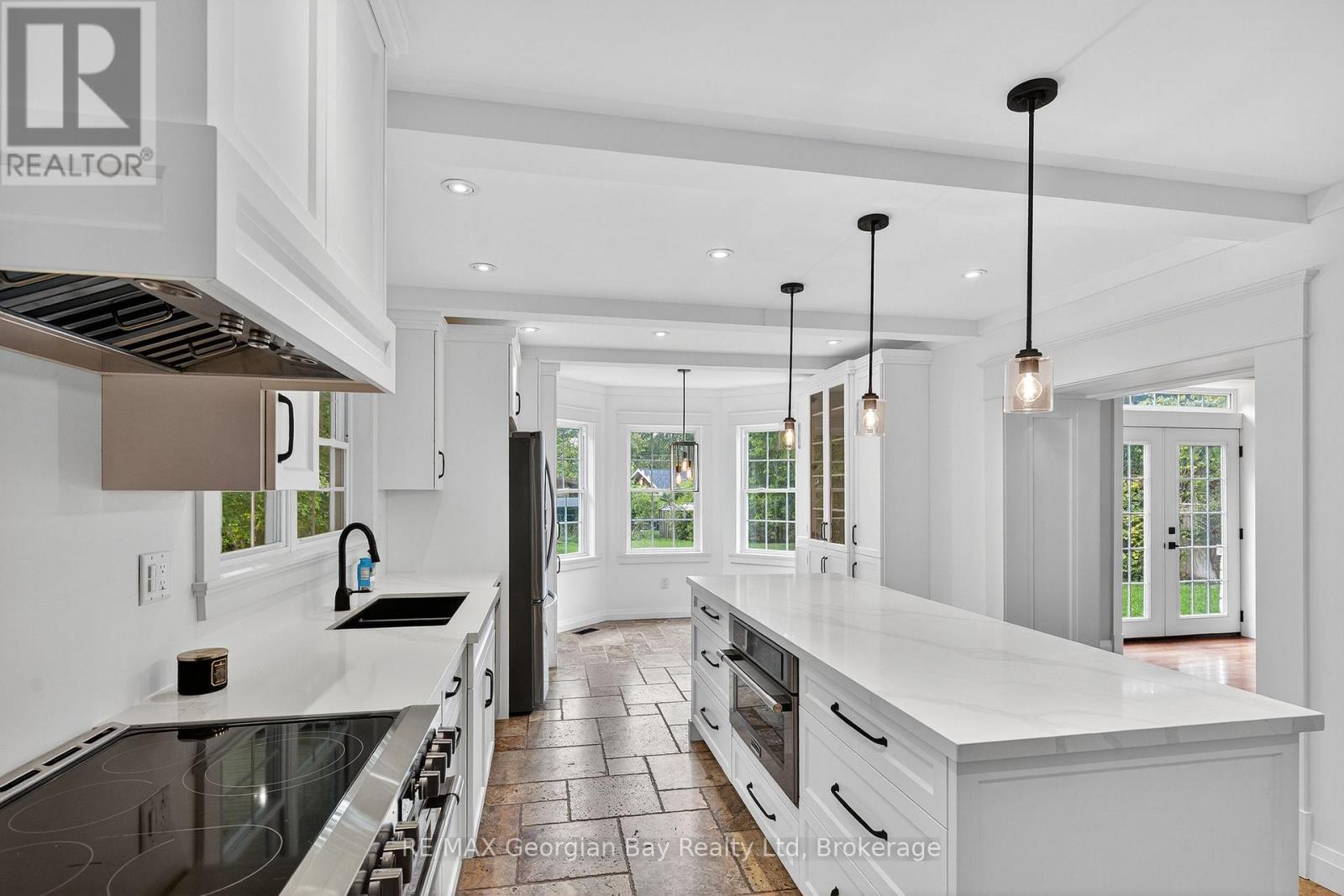 105 Duckworth Street, Barrie (Codrington), ON - Indoor Photo Showing Kitchen With Double Sink With Upgraded Kitchen