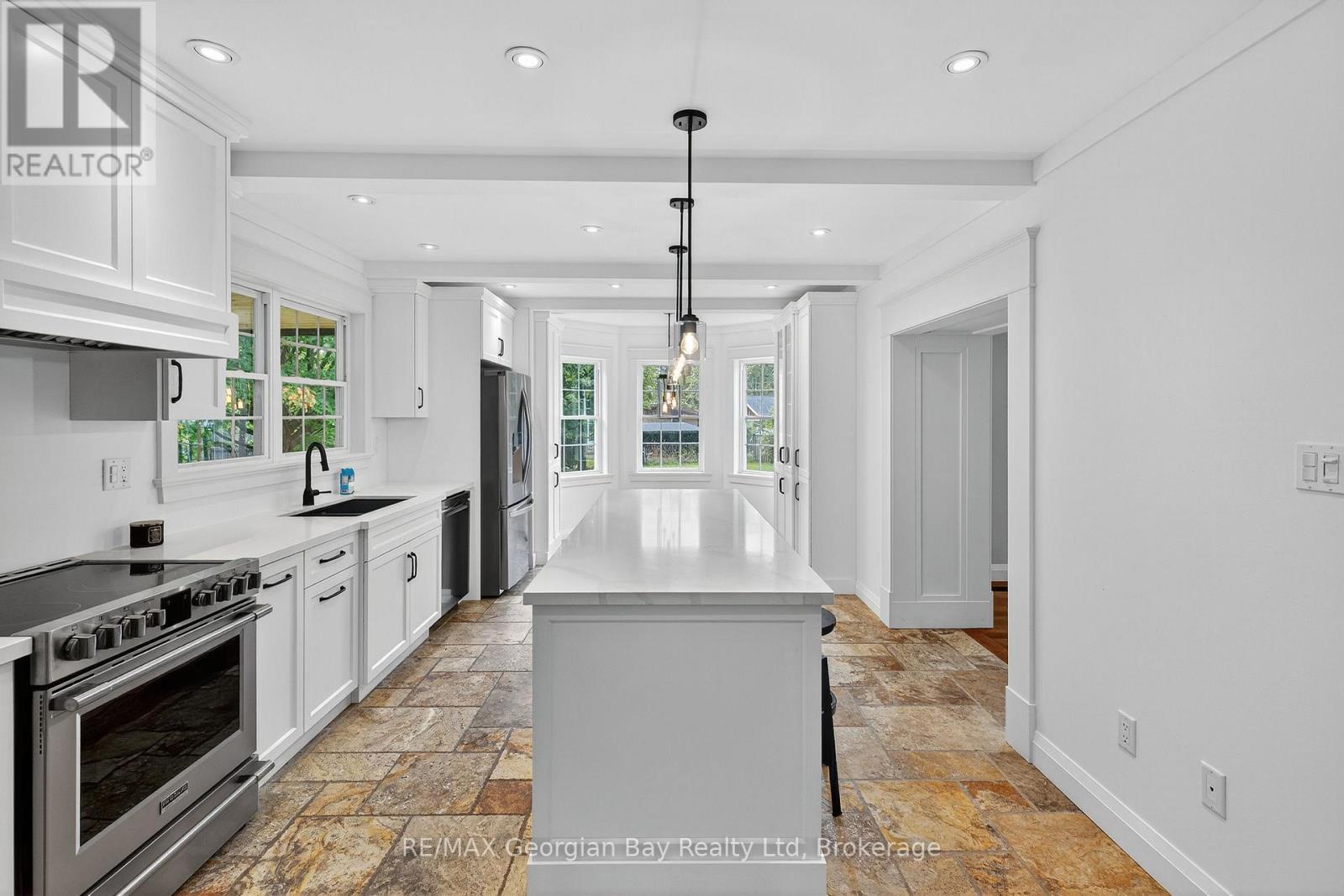105 Duckworth Street, Barrie (Codrington), ON - Indoor Photo Showing Kitchen With Stainless Steel Kitchen With Upgraded Kitchen