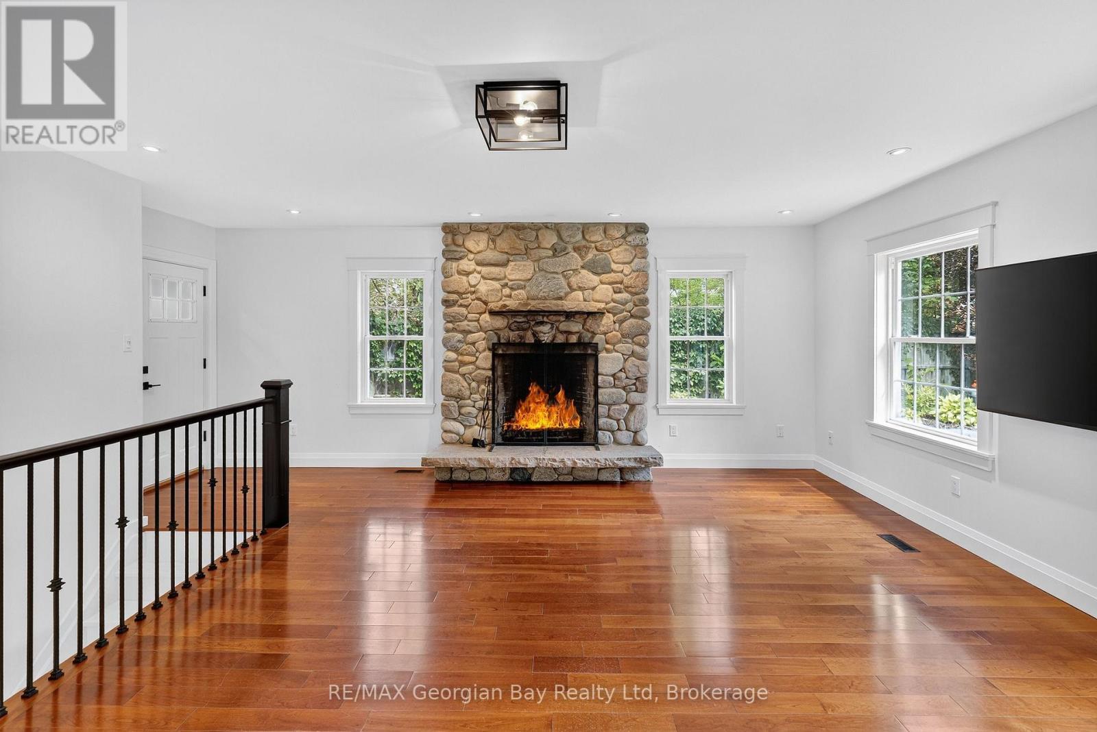 105 Duckworth Street, Barrie (Codrington), ON - Indoor Photo Showing Living Room With Fireplace