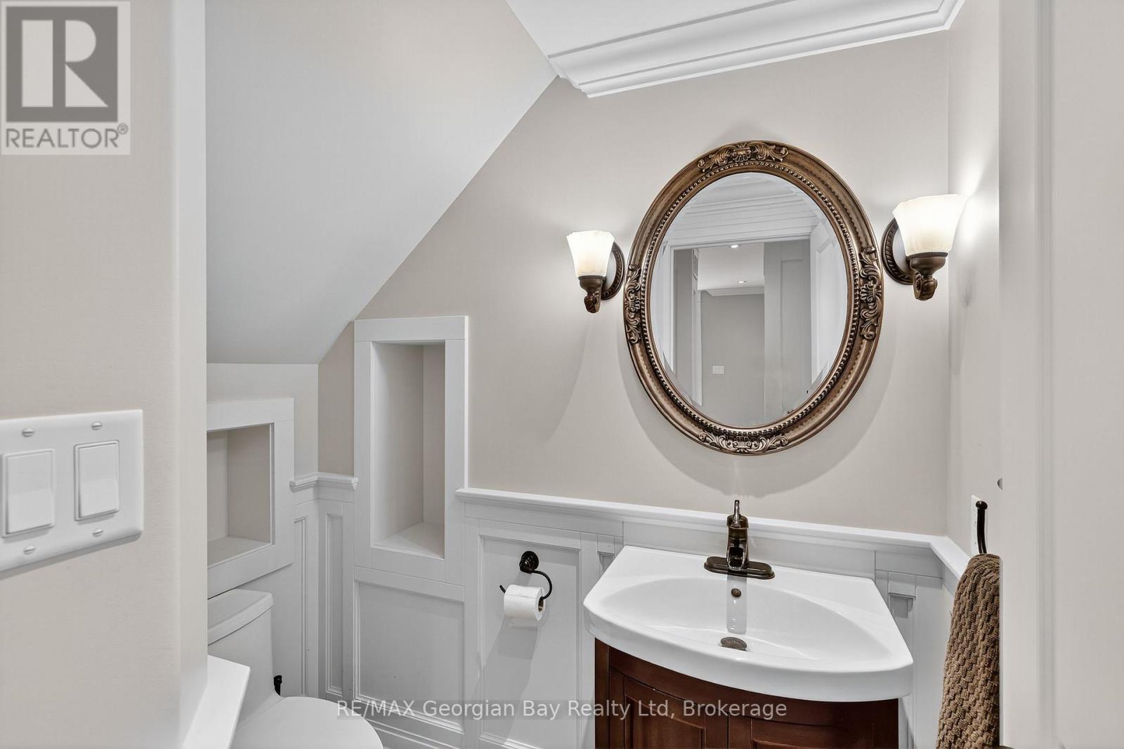 105 Duckworth Street, Barrie (Codrington), ON - Indoor Photo Showing Bathroom