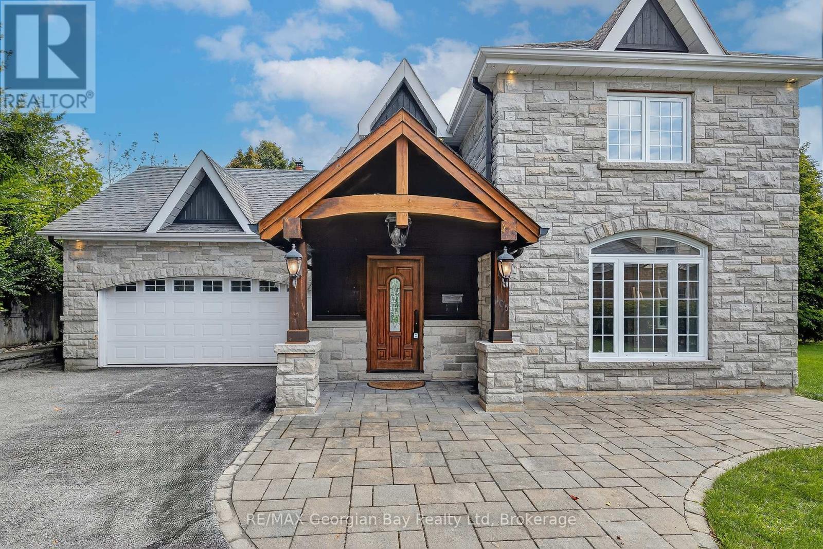 105 Duckworth Street, Barrie (Codrington), ON - Outdoor With Facade