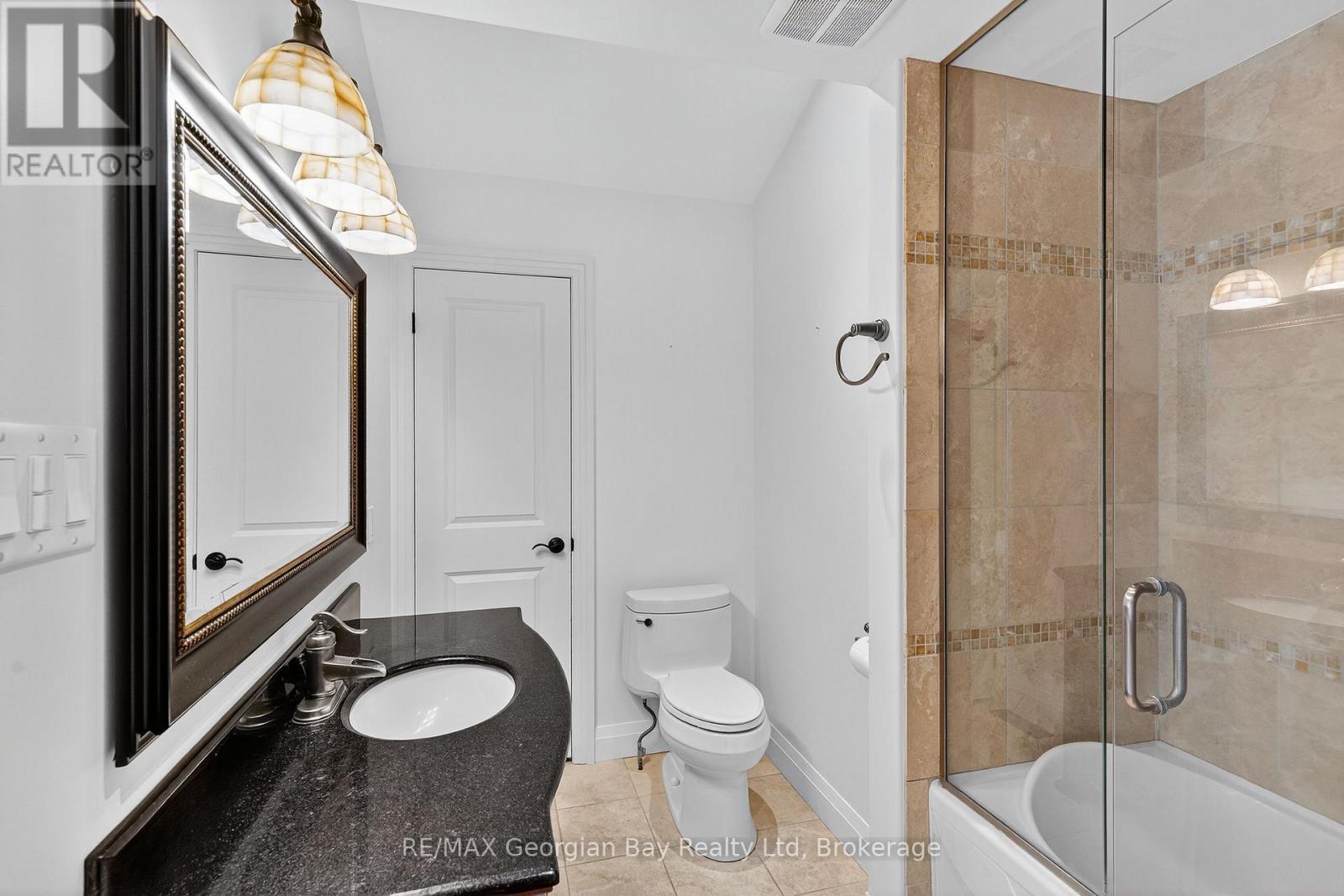 105 Duckworth Street, Barrie (Codrington), ON - Indoor Photo Showing Bathroom