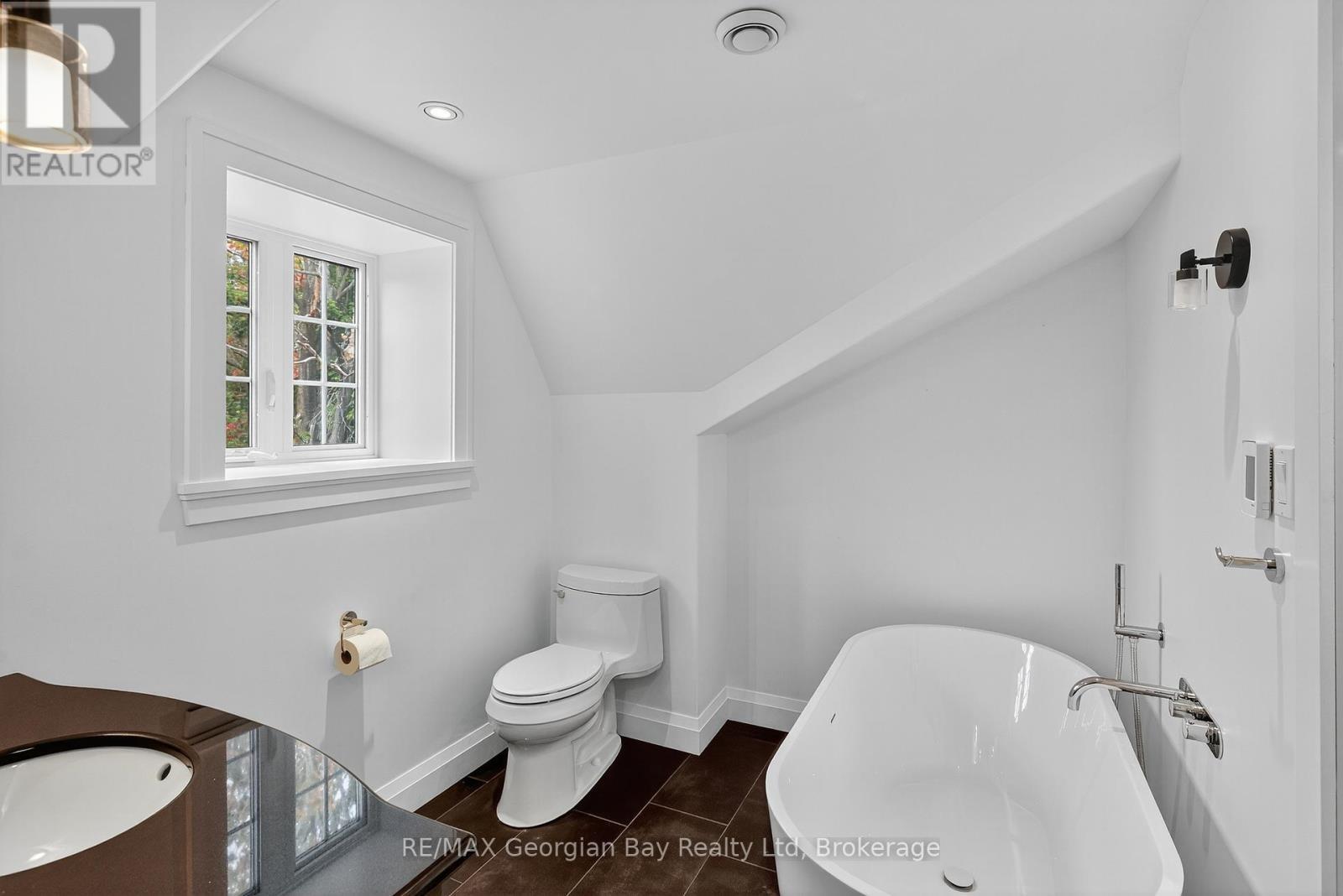 105 Duckworth Street, Barrie (Codrington), ON - Indoor Photo Showing Bathroom