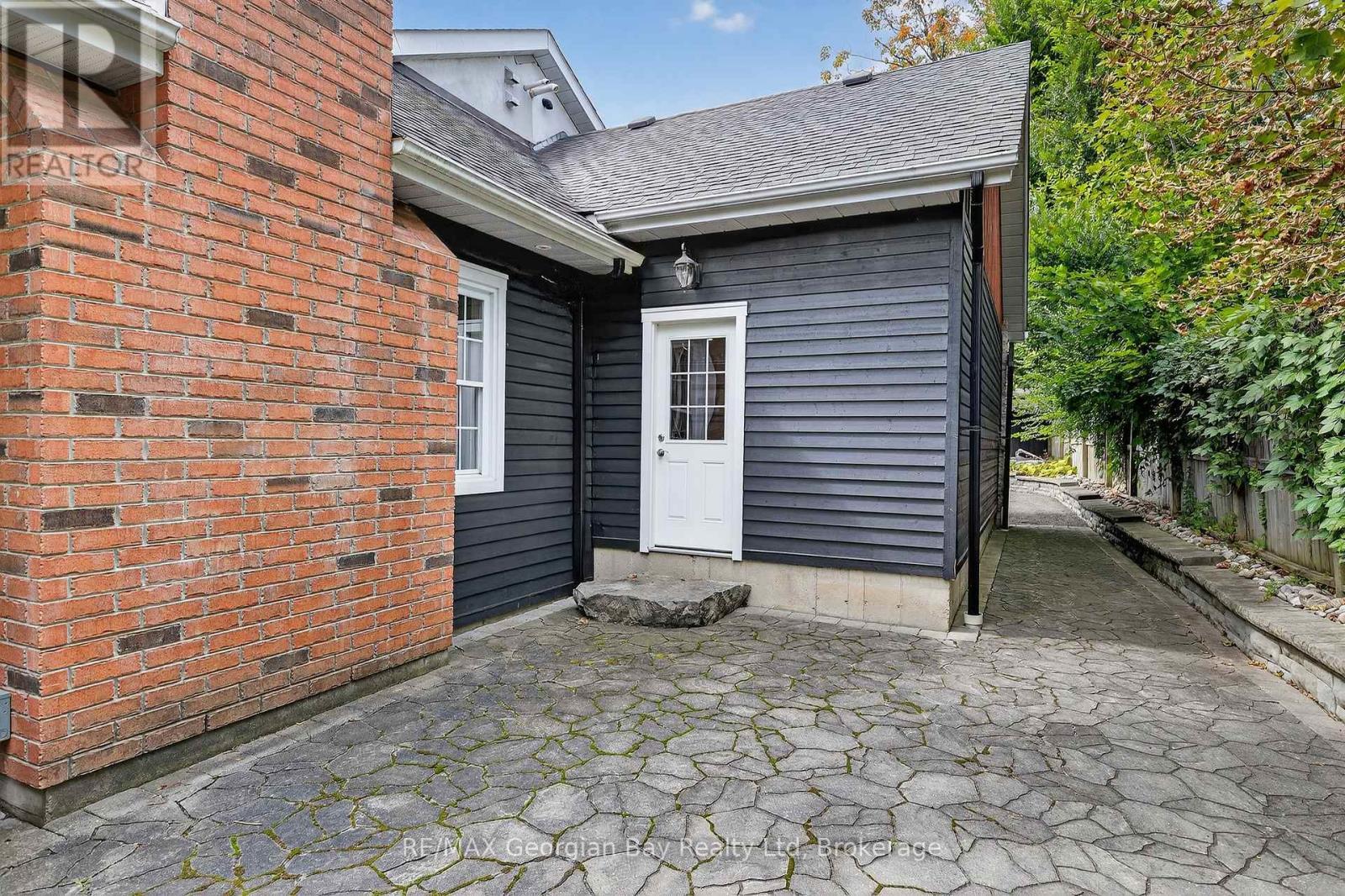 105 Duckworth Street, Barrie (Codrington), ON - Outdoor With Exterior