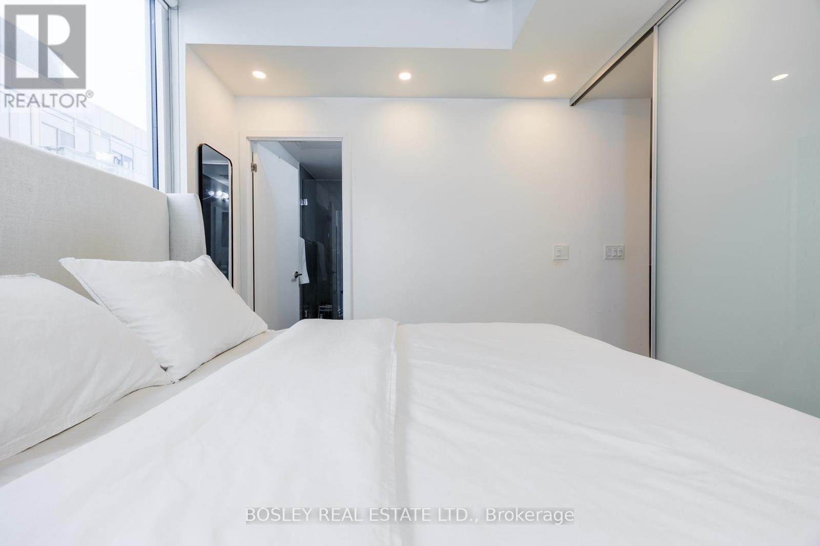 1210 - 15 Baseball Place, Toronto, ON - Indoor Photo Showing Bedroom