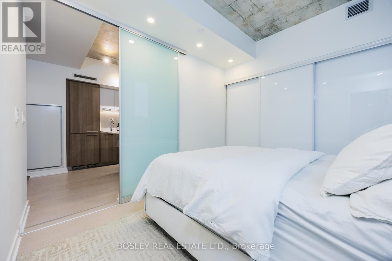 1210 - 15 Baseball Place, Toronto, ON - Indoor Photo Showing Bedroom