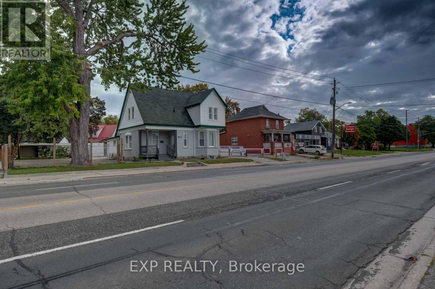 853 Simcoe Street S, Oshawa, ON