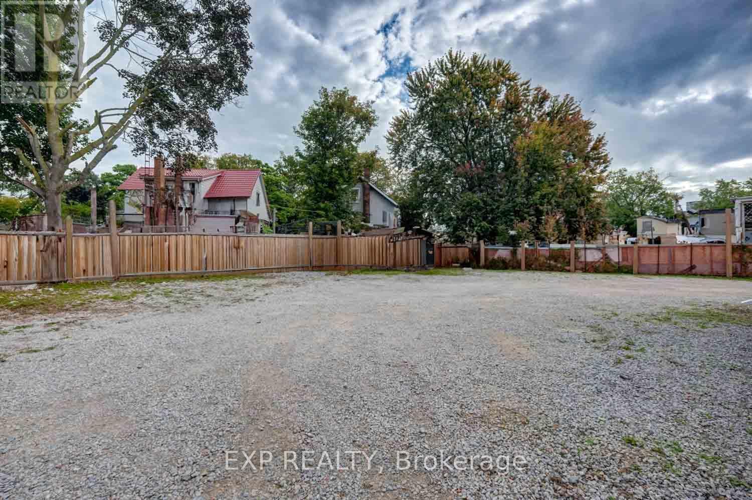 853 Simcoe Street S, Oshawa, ON