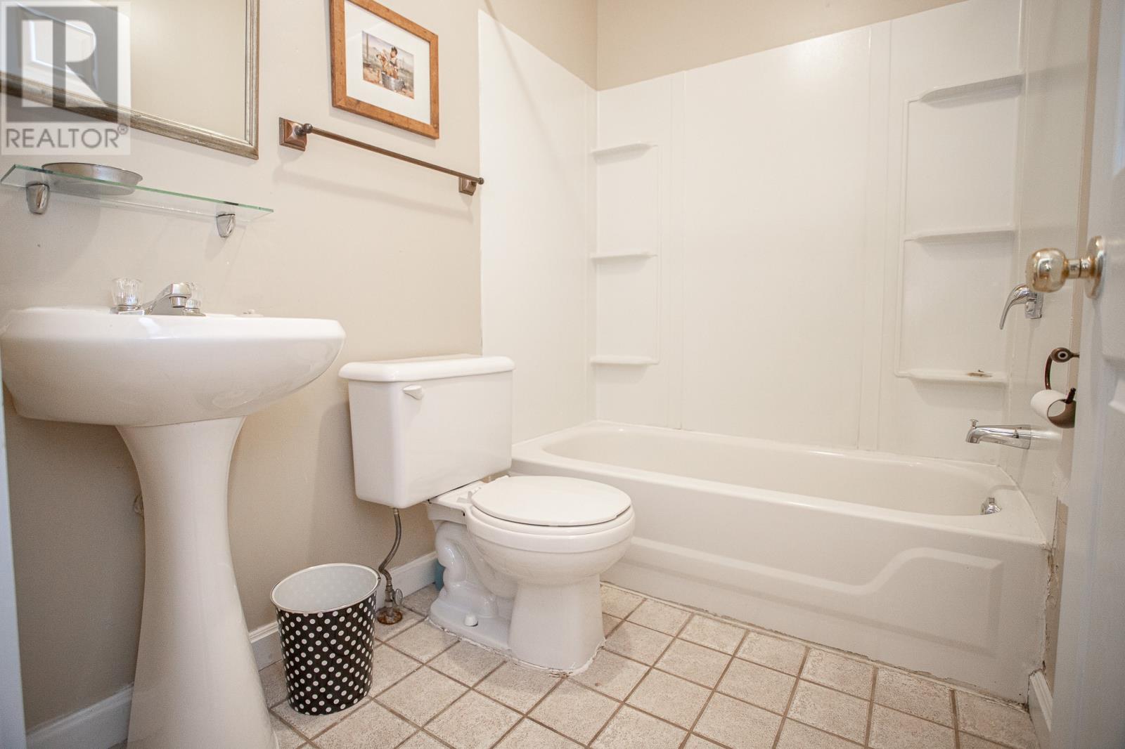 16 Gallivan'S Lane, Trinity, NL - Indoor Photo Showing Bathroom