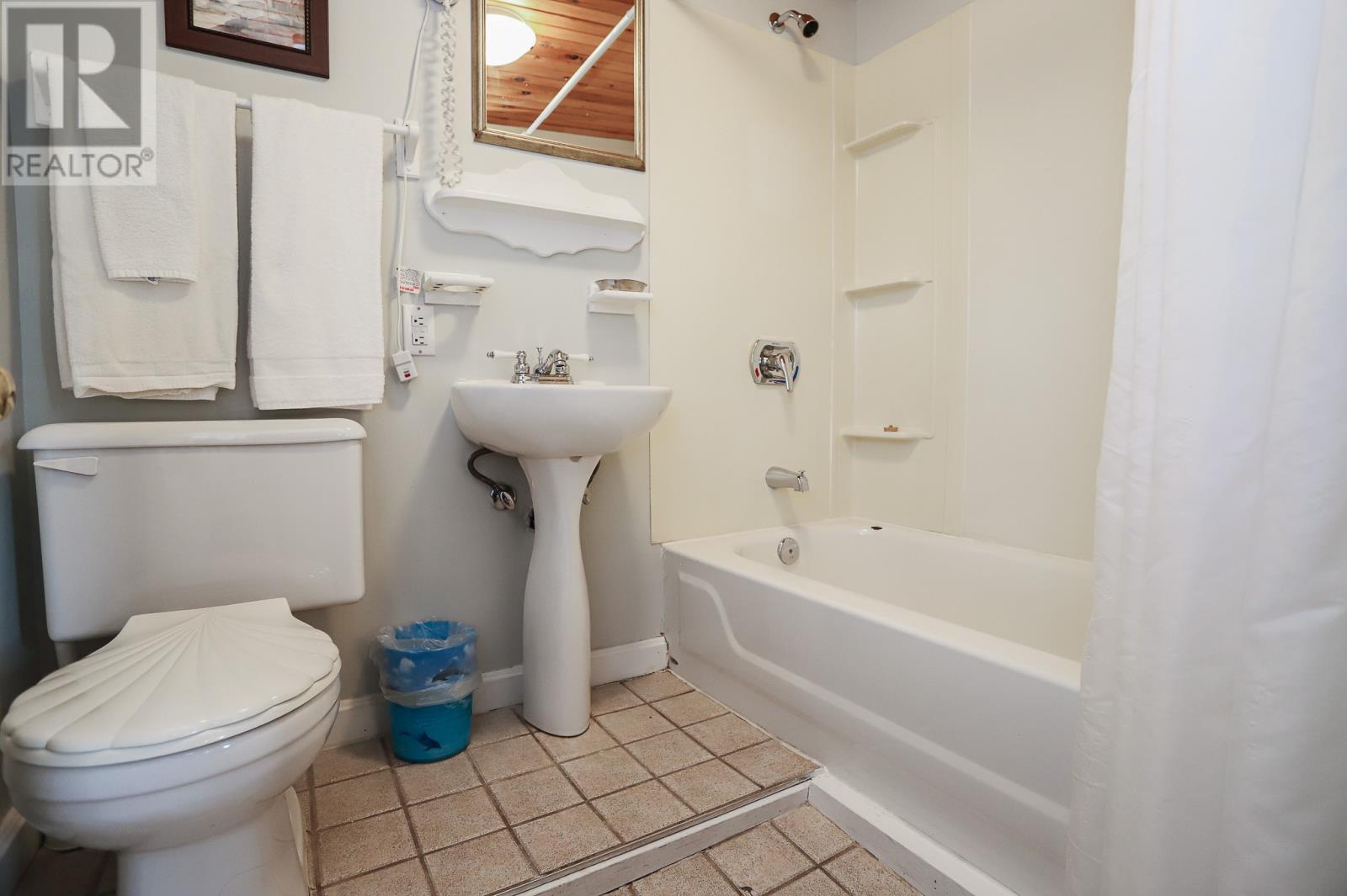 16 Gallivan'S Lane, Trinity, NL - Indoor Photo Showing Bathroom