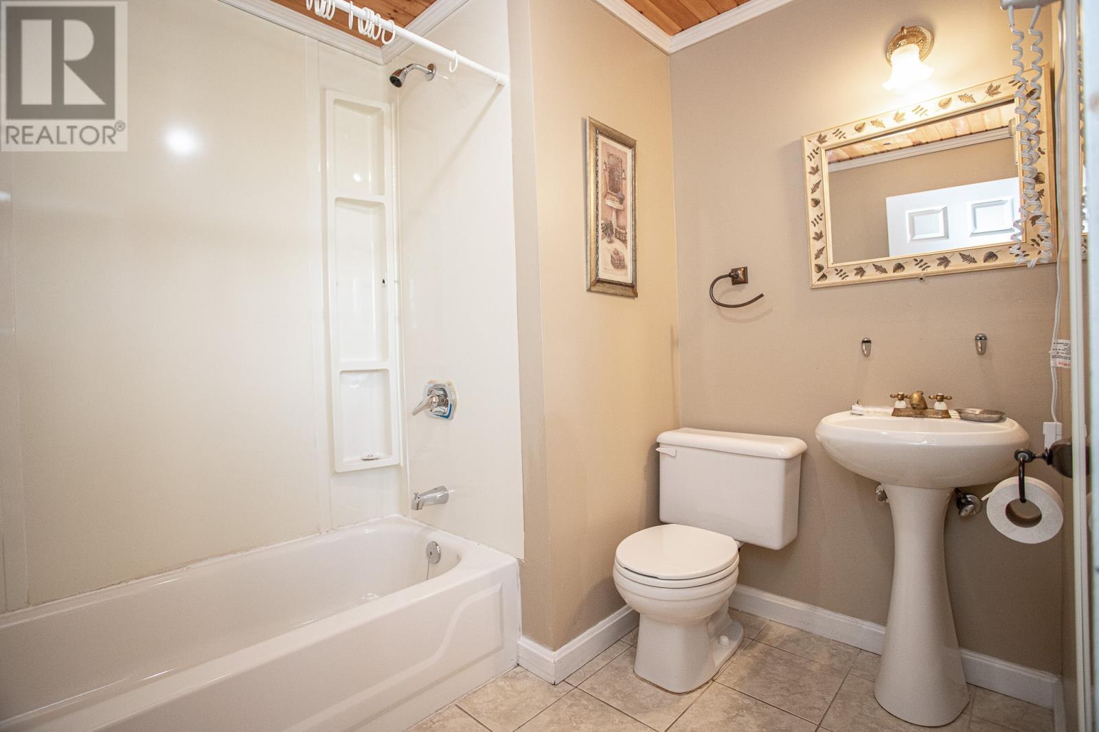 16 Gallivan'S Lane, Trinity, NL - Indoor Photo Showing Bathroom
