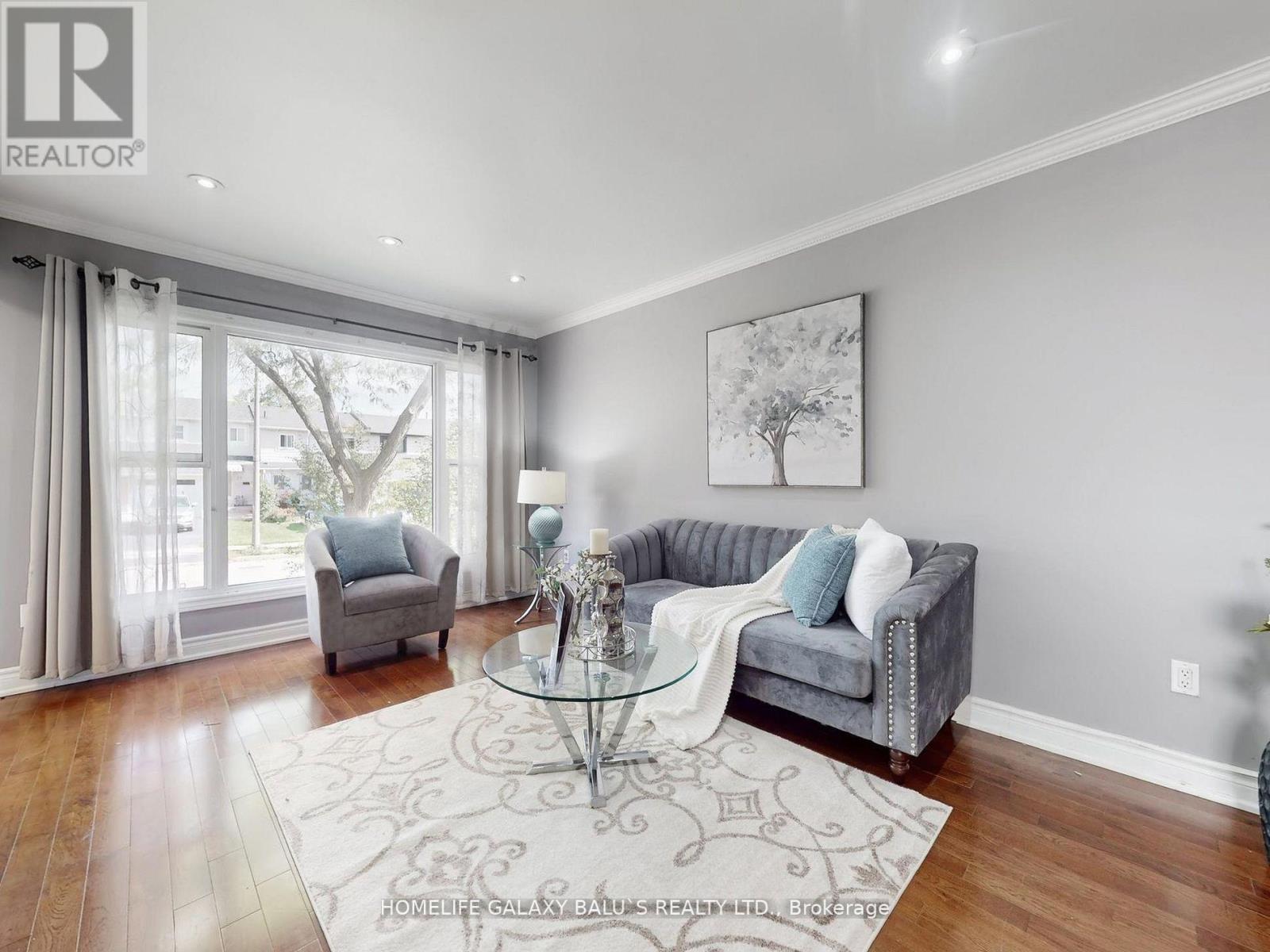 76 Lowry Square, Toronto, ON - Indoor Photo Showing Living Room