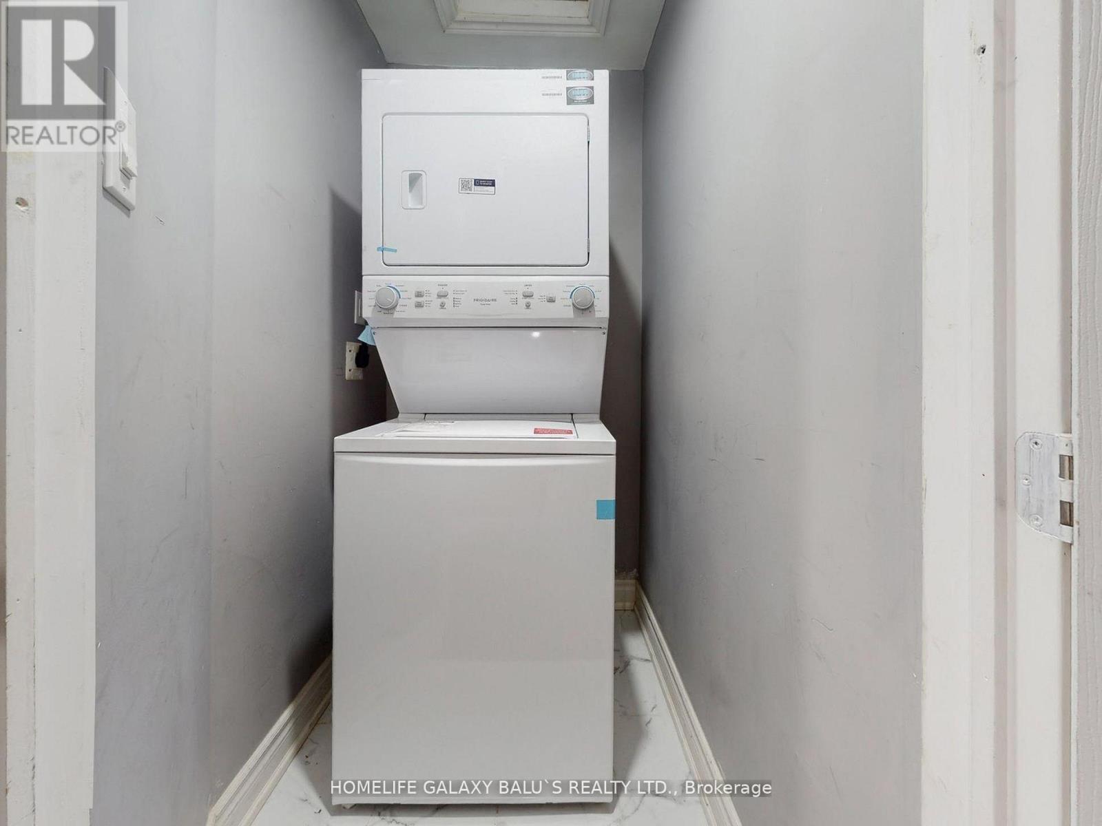 76 Lowry Square, Toronto, ON - Indoor Photo Showing Laundry Room