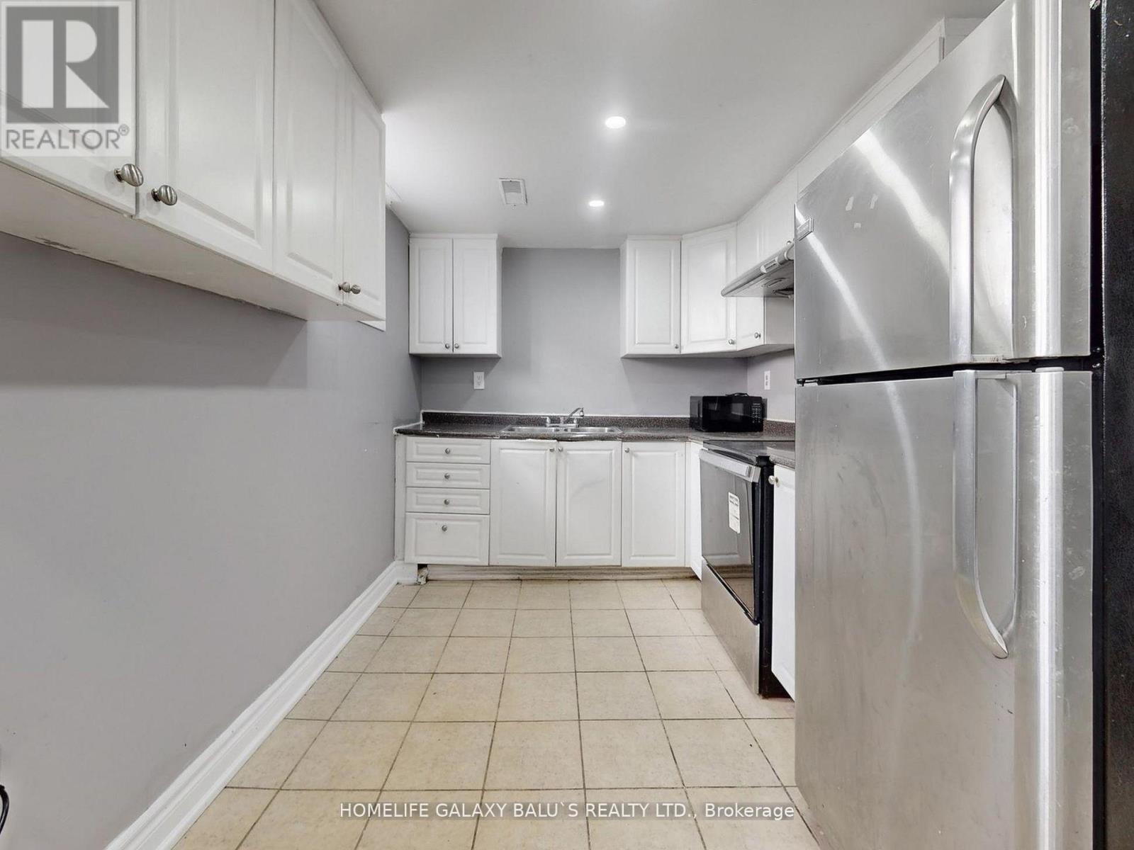 76 Lowry Square, Toronto, ON - Indoor Photo Showing Kitchen