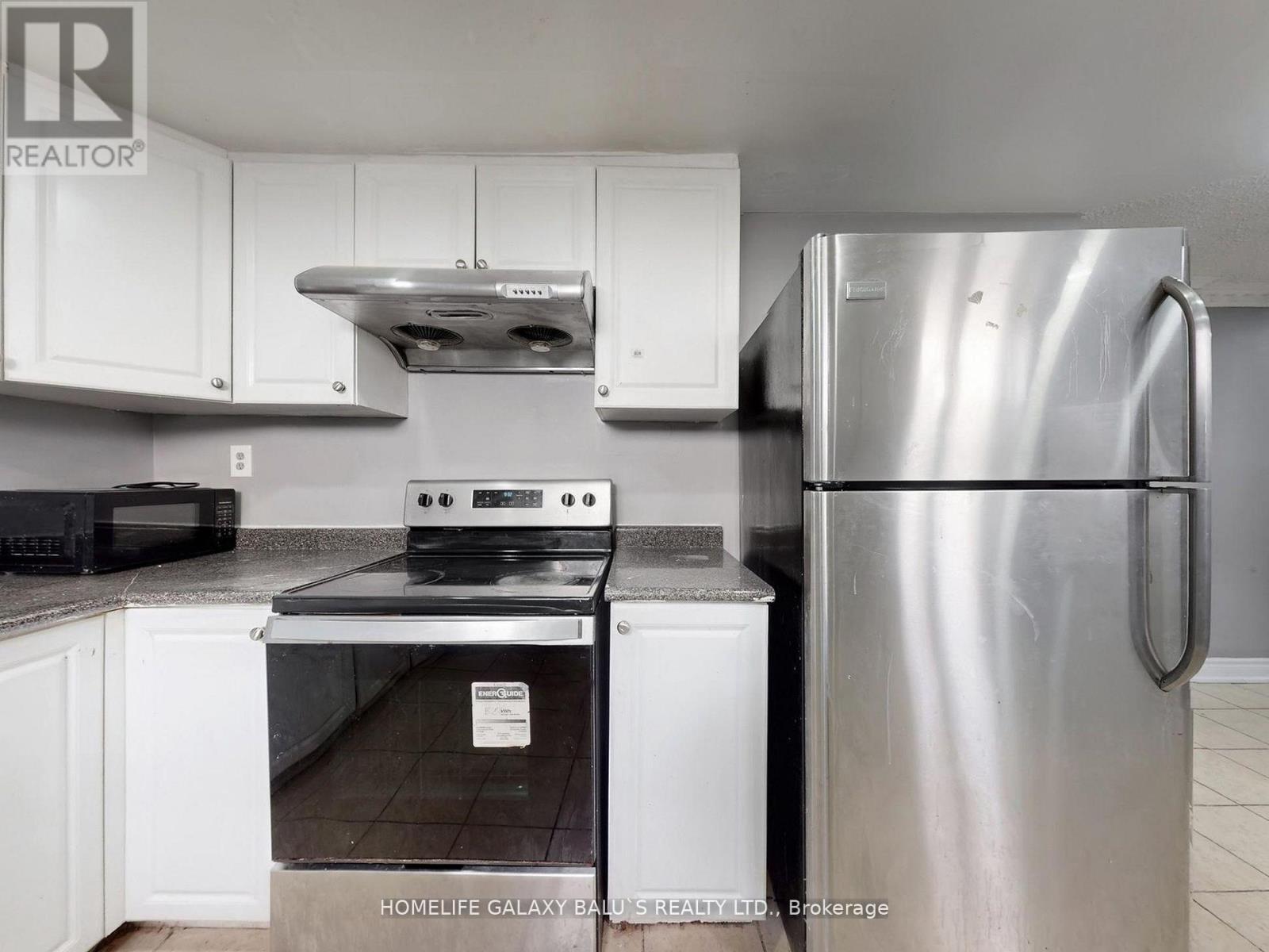76 Lowry Square, Toronto, ON - Indoor Photo Showing Kitchen