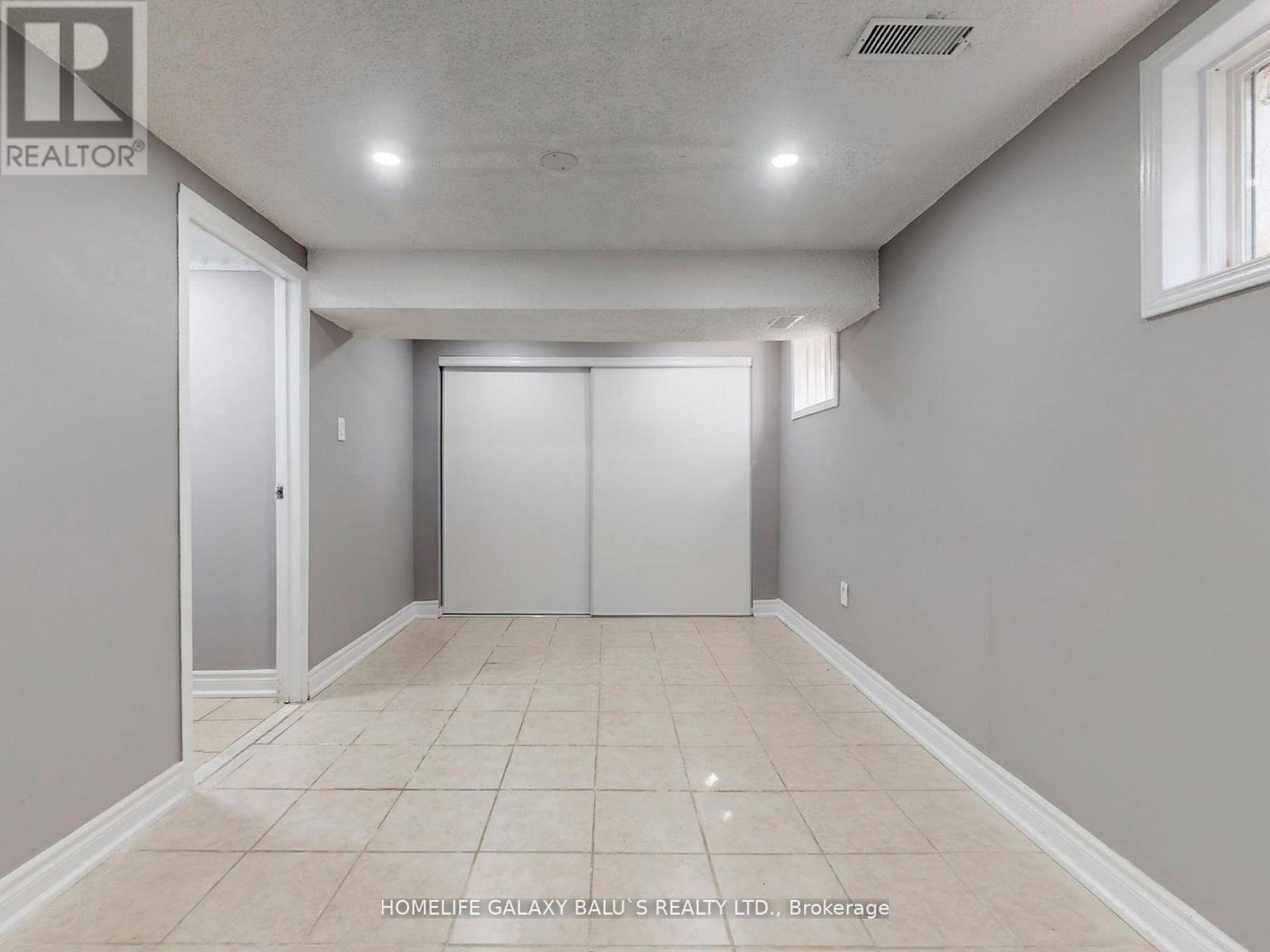 76 Lowry Square, Toronto, ON - Indoor Photo Showing Other Room