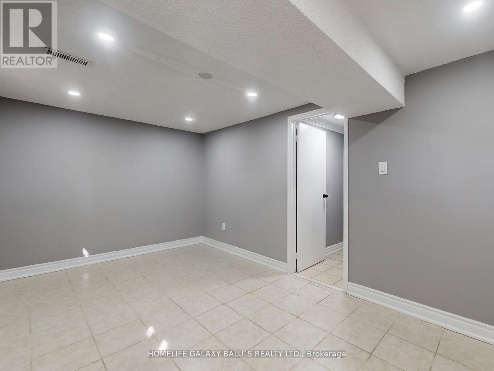 76 Lowry Square, Toronto, ON - Indoor Photo Showing Other Room