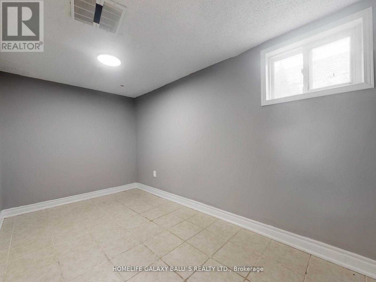 76 Lowry Square, Toronto, ON - Indoor Photo Showing Other Room