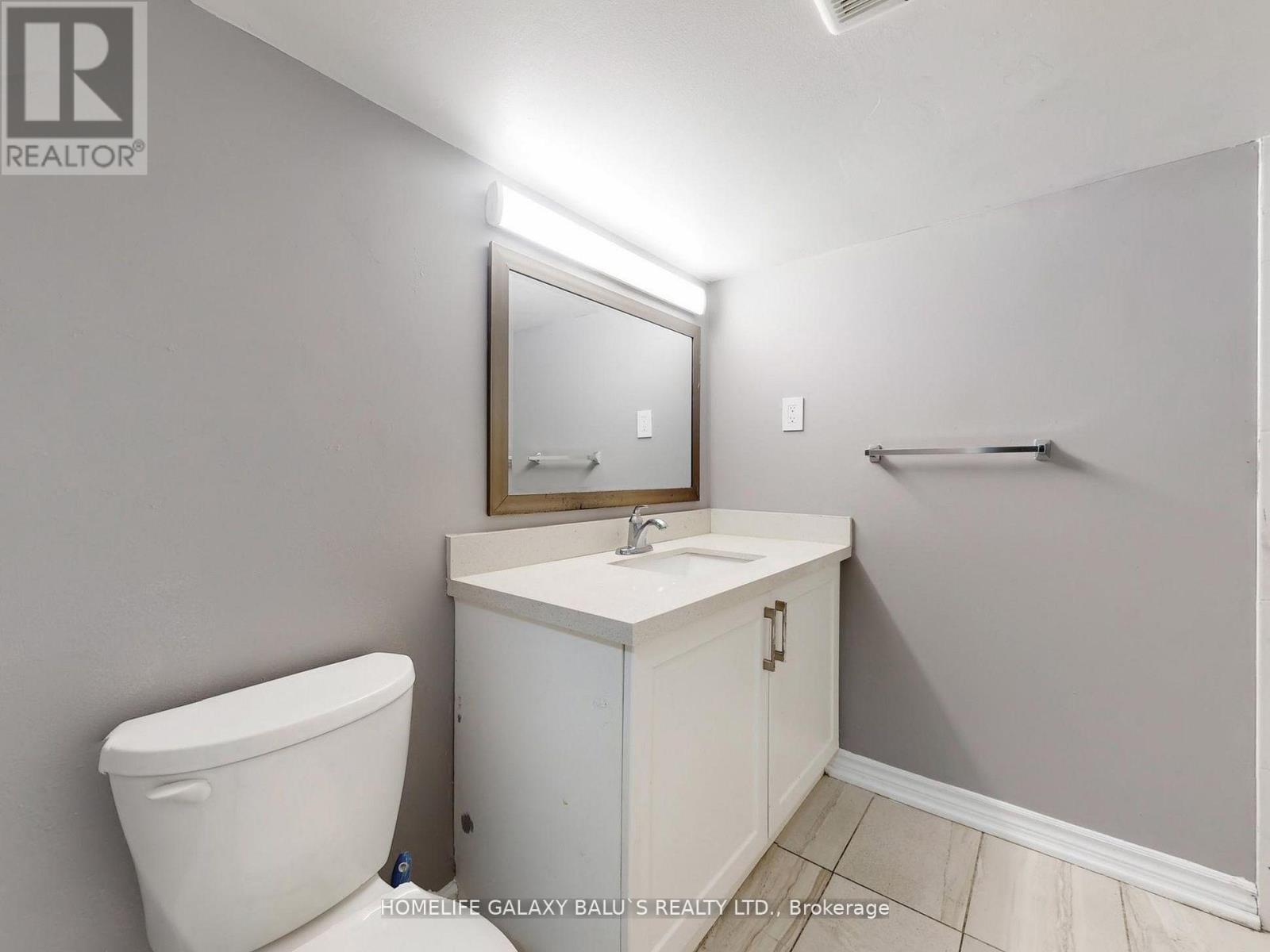 76 Lowry Square, Toronto, ON - Indoor Photo Showing Bathroom