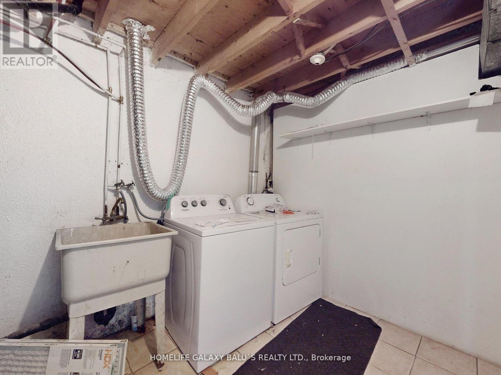 76 Lowry Square, Toronto, ON - Indoor Photo Showing Laundry Room