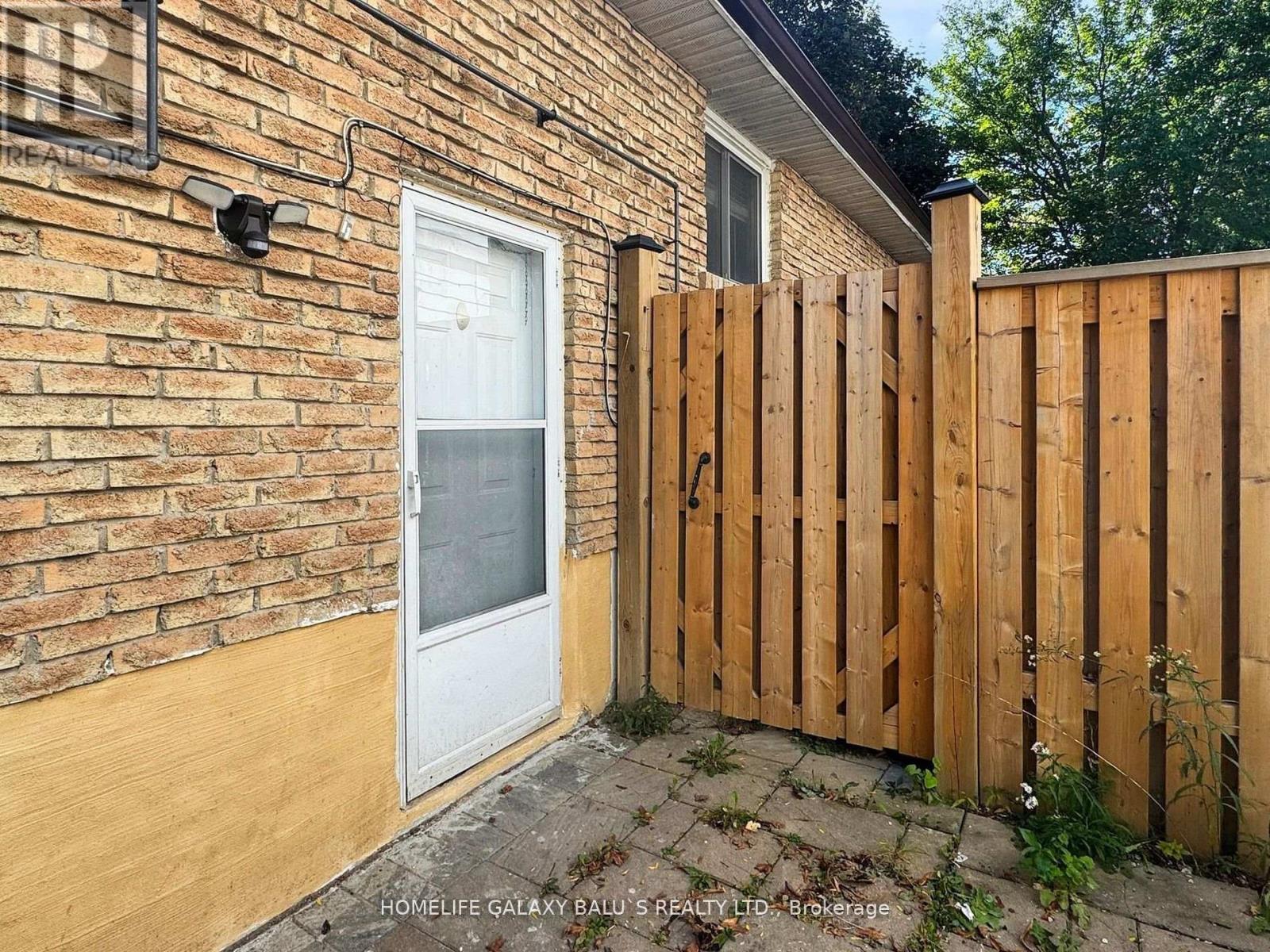 76 Lowry Square, Toronto, ON - Outdoor