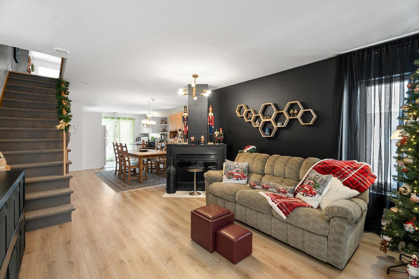 Living room - 158 - 162 Rue Des Peupliers, Blainville, QC - Indoor Photo Showing Living Room