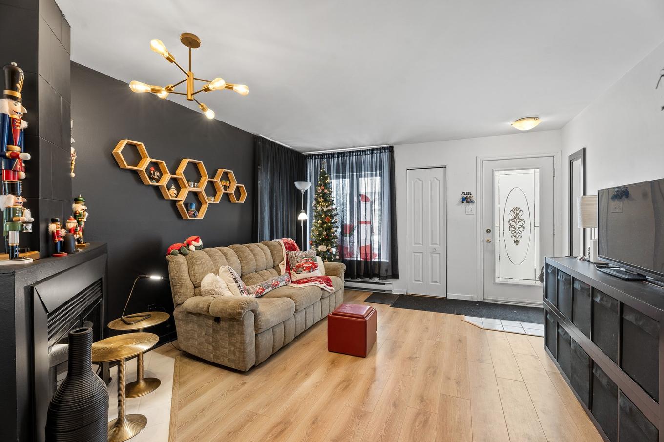Living room - 158 - 162 Rue Des Peupliers, Blainville, QC - Indoor Photo Showing Living Room With Fireplace