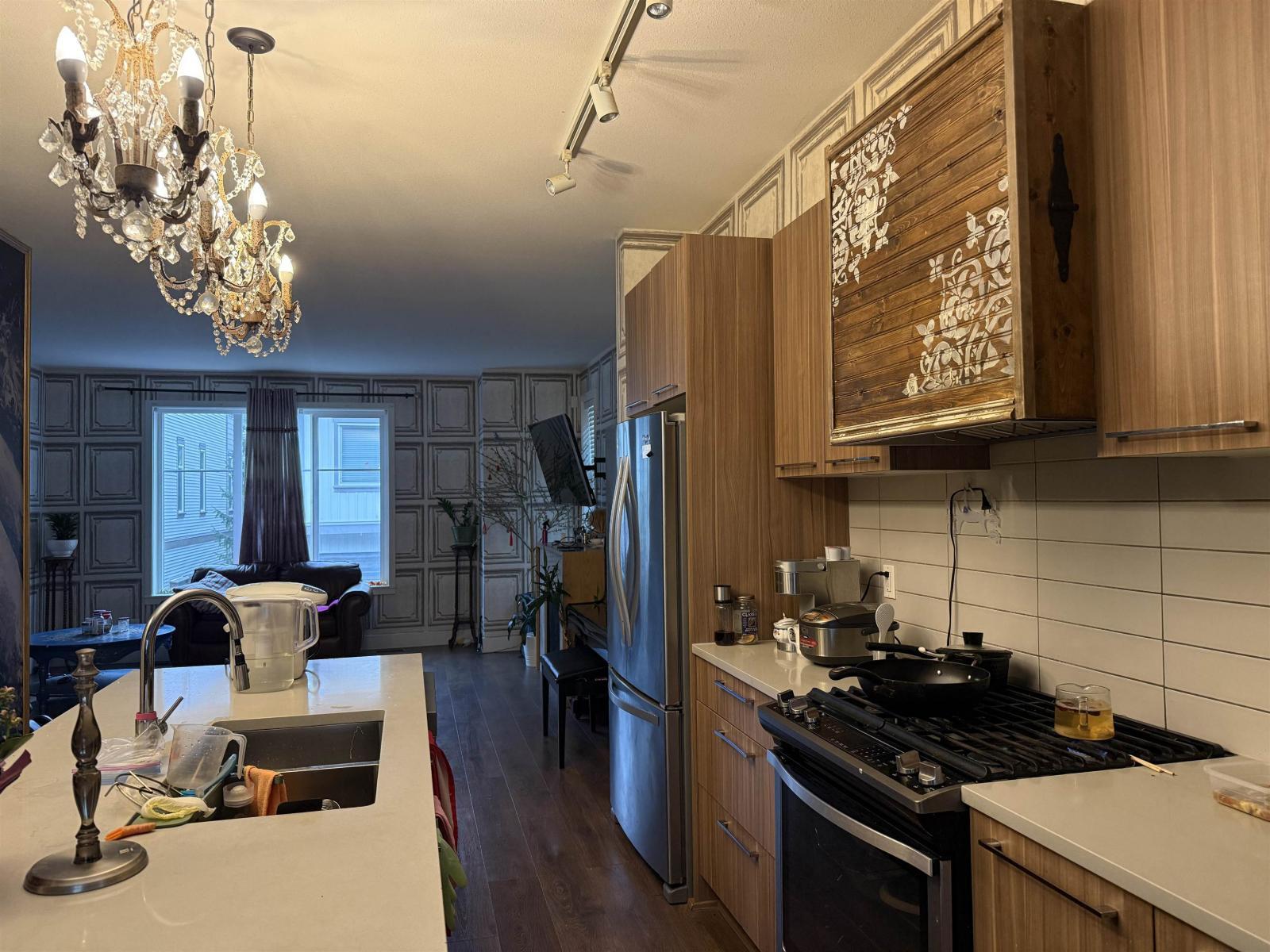 14 8217 204B Street, Langley, BC - Indoor Photo Showing Kitchen With Double Sink