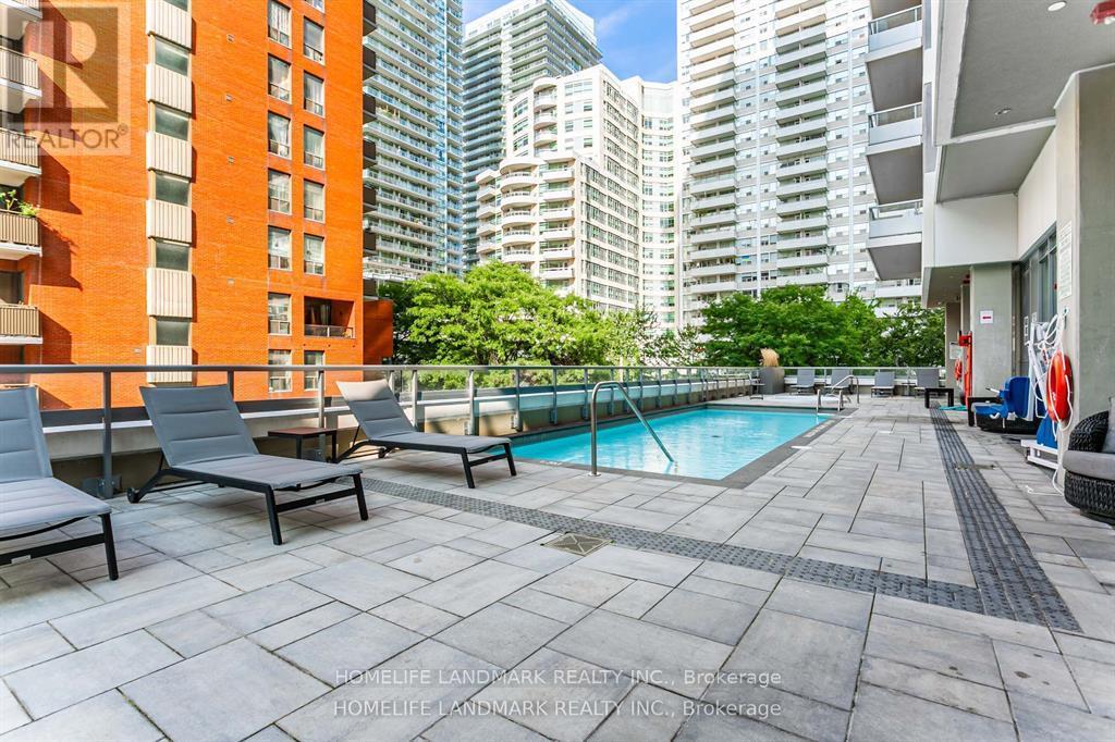 2001 - 25 Holly Street, Toronto, ON - Outdoor