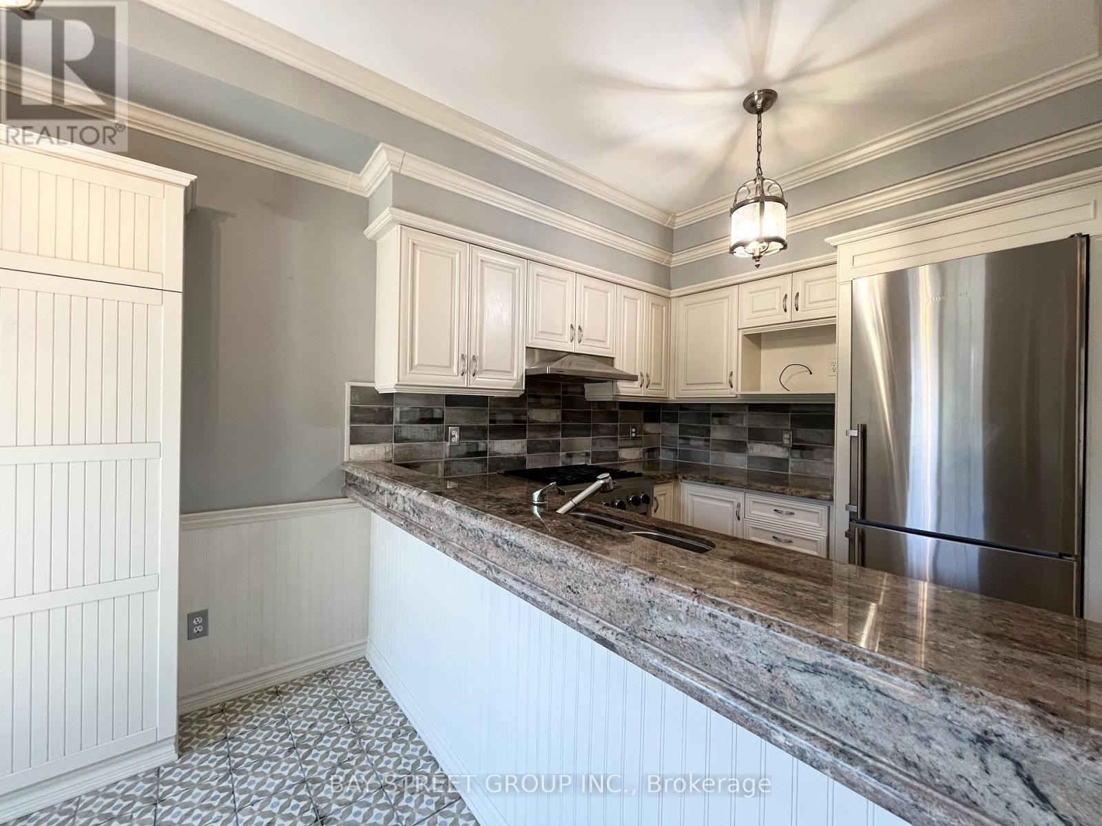 43 - 180 Blue Willow Drive, Vaughan, ON - Indoor Photo Showing Kitchen