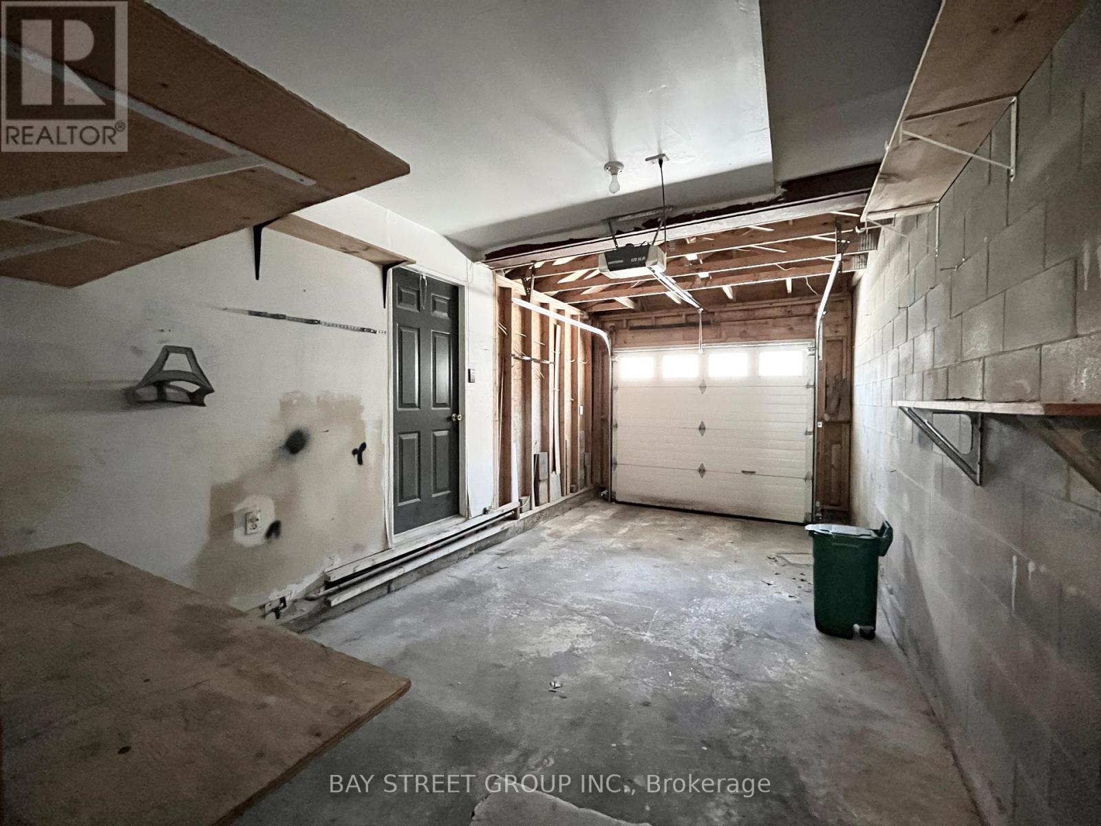 43 - 180 Blue Willow Drive, Vaughan, ON - Indoor Photo Showing Garage