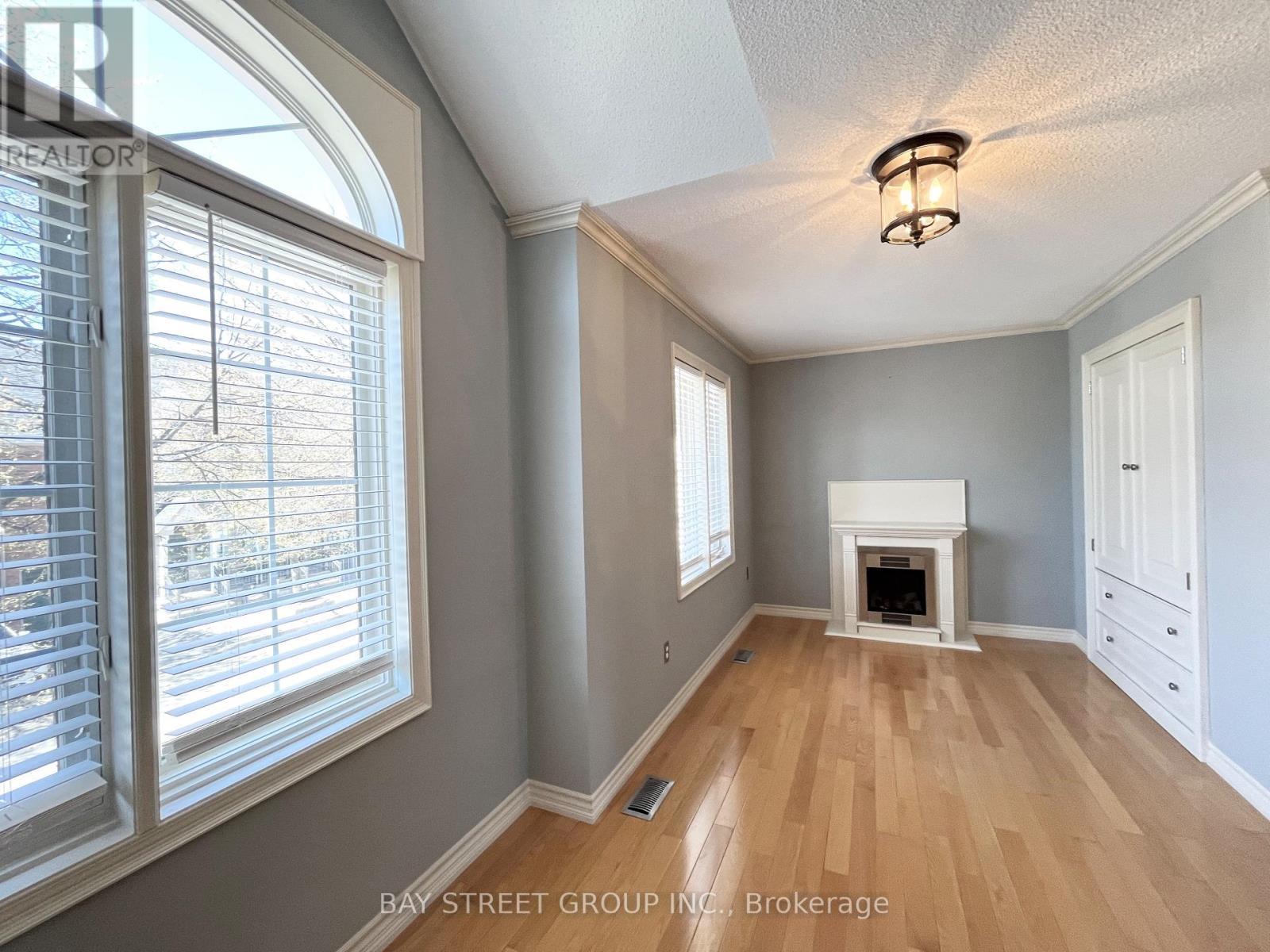43 - 180 Blue Willow Drive, Vaughan, ON - Indoor With Fireplace