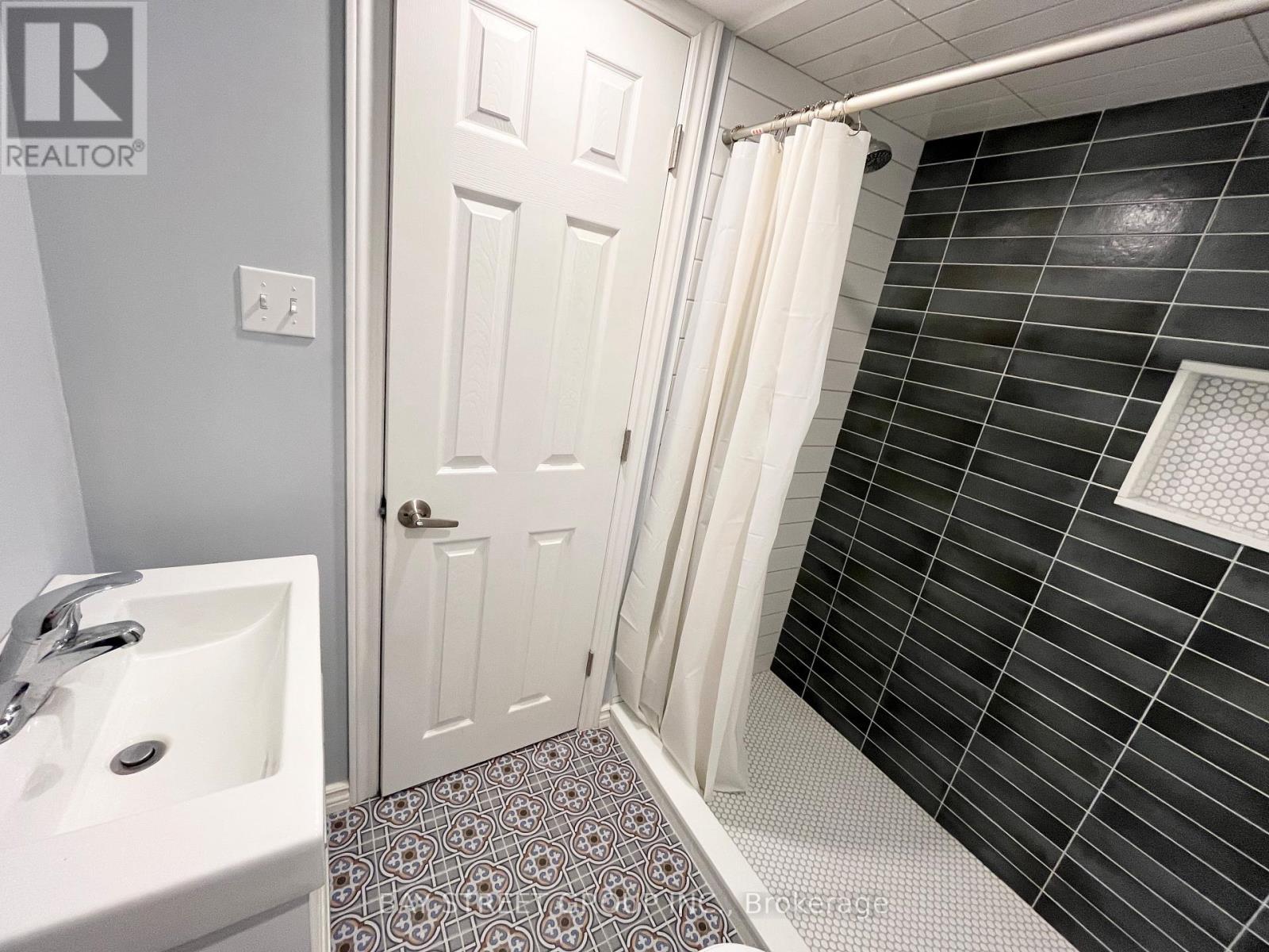 43 - 180 Blue Willow Drive, Vaughan, ON - Indoor