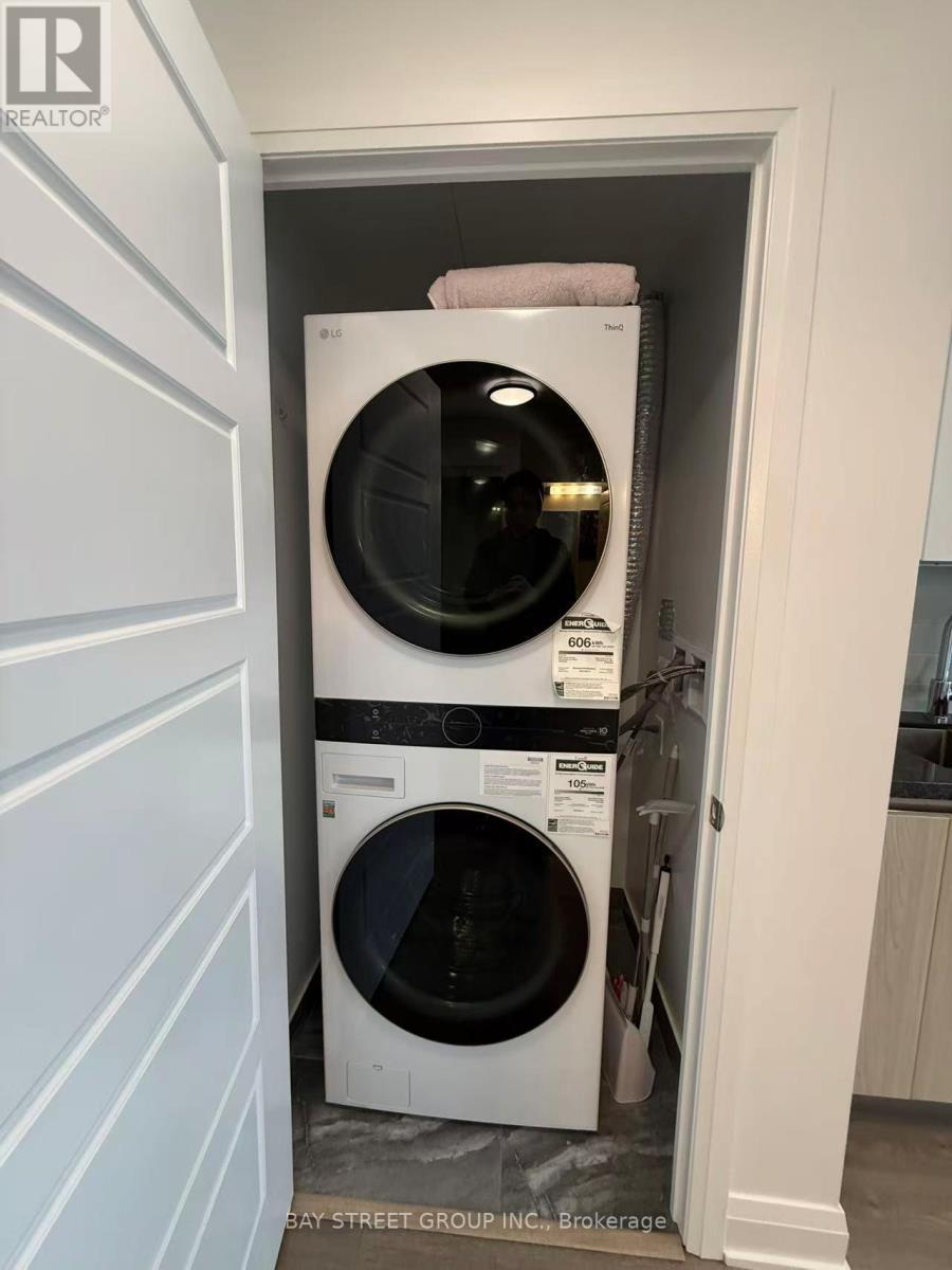 709 - 15 Water Walk Drive, Markham, ON - Indoor Photo Showing Laundry Room
