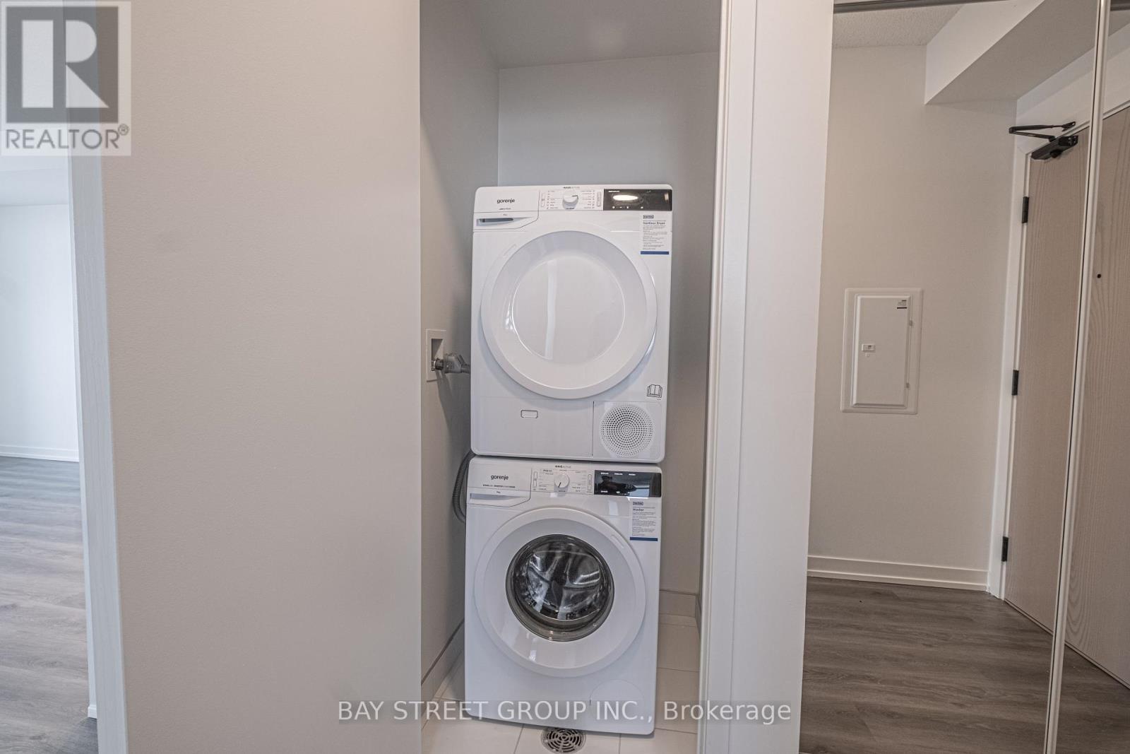 4105 - 28 Interchange Way, Vaughan, ON - Indoor Photo Showing Laundry Room