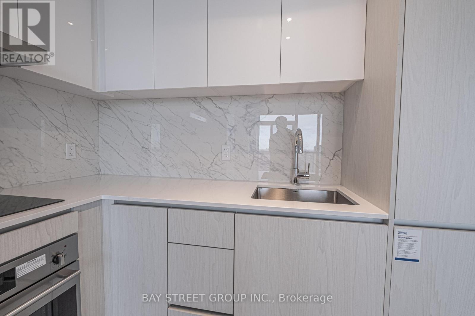 4105 - 28 Interchange Way, Vaughan, ON - Indoor Photo Showing Kitchen